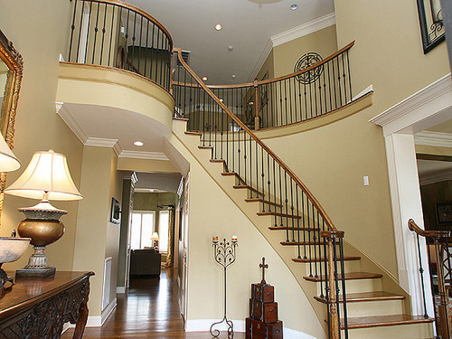 Grand Entrance w/curved staircase